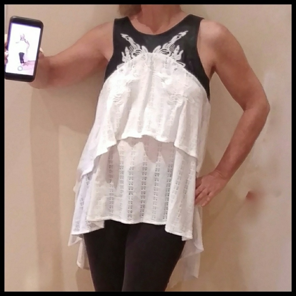 Black & white sleeveless top, NWOT.